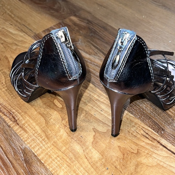 Chinese Laundry Womens Stilettos With Metallic Zipper (Size 6M) - Picture 9 of 12